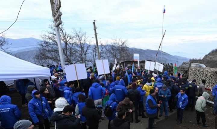 Şuşa-Xankəndi yolunda etiraz aksiyası iştirakçılarının sayı artır