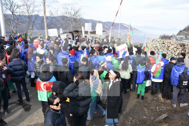 Eko-fəallar və QHT təmsilçilərinin Laçın yolunda aksiyasına könüllülər də qoşulub