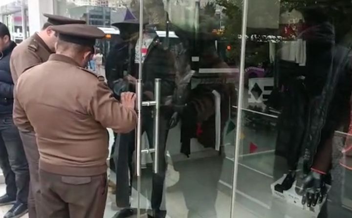 Dövlət Xidməti kişi geyimləri mağazasının fəaliyyətini dayandırdı