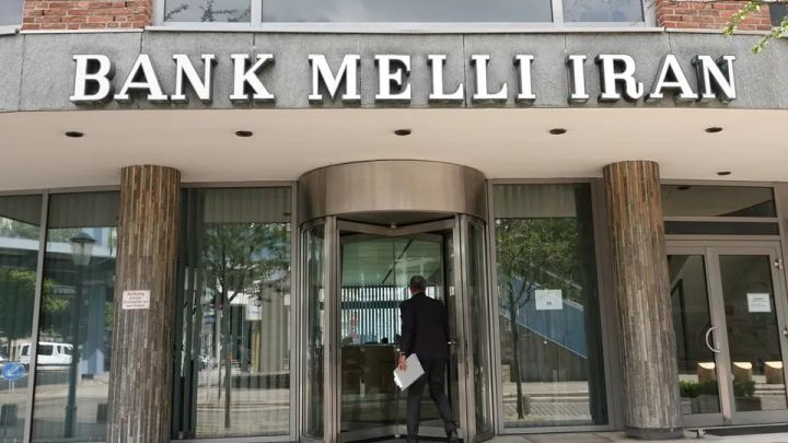 İran Milli Bankının direktoru istefa verib