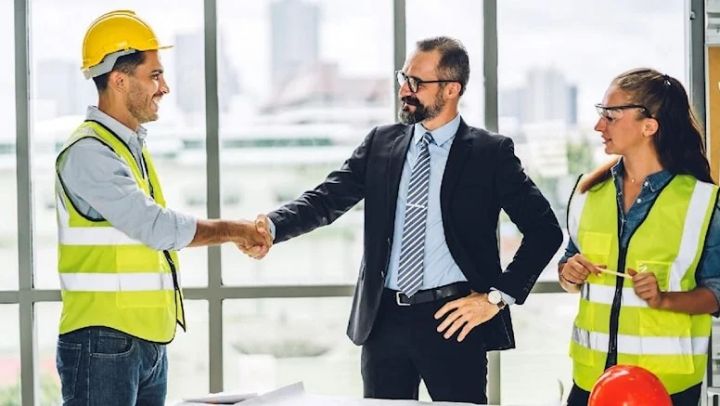 İşçi və baş direktor maaşları arasındakı fərq daha da artıb