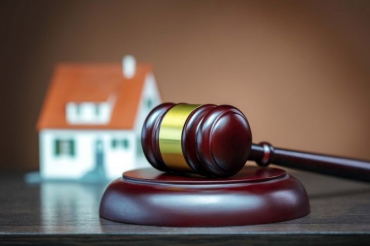 Sürücüsü sabiq bank rəhbəri müşavirinin 700 minlik əmlakını ələ keçirib