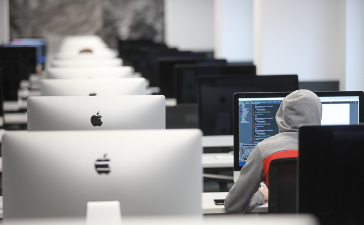 Rusiyada İT mütəxəssislərinin maaşları azalıb