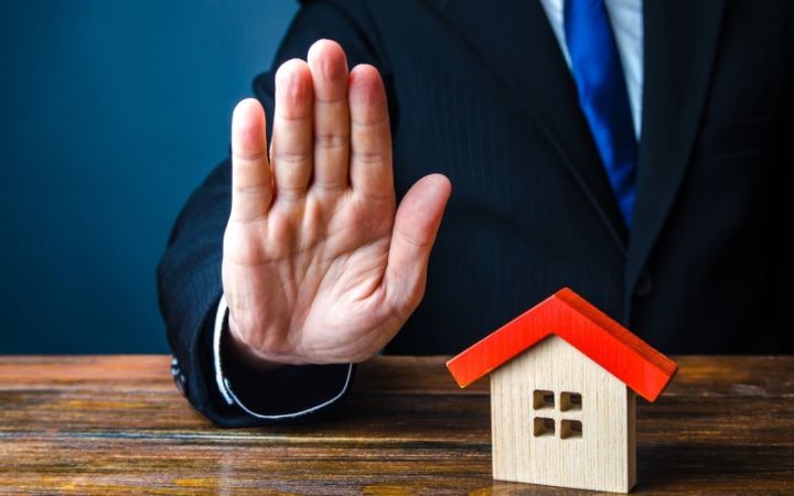 Britaniya bankları funt-sterlinqin kəskin ucuzlaşmasından sonra ipoteka əməliyyatlarını dayandırıb