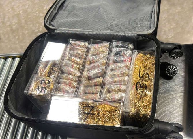 17 kiloqramlıq qızıl-zinət əşyaları olan əl yükü