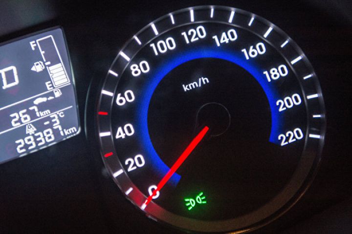 Azərbaycanda Rusiya avtomobillərinin satışı kəskin azalıb