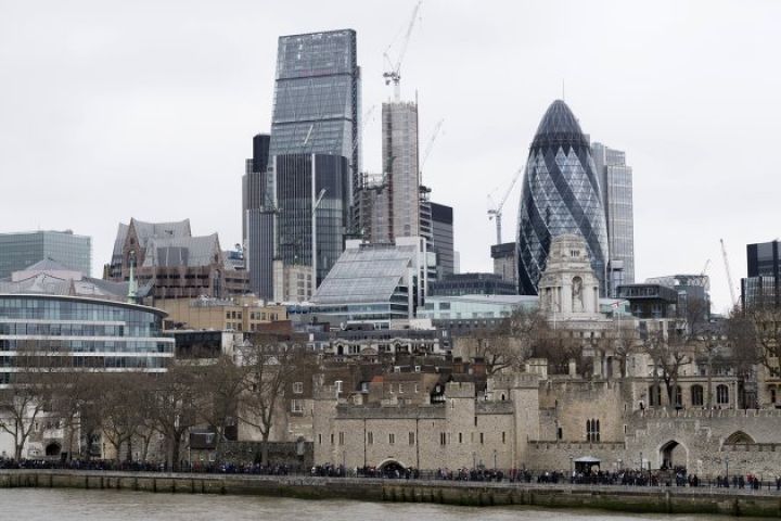 FTSE 100 İndeksi tarixinin ən yüksək səviyyəsinə çatıb