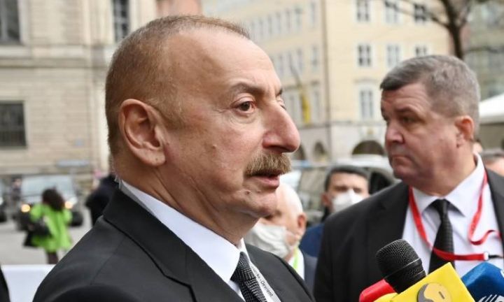 Prezident Əliyev televiziya kanallarına müsahibə verib