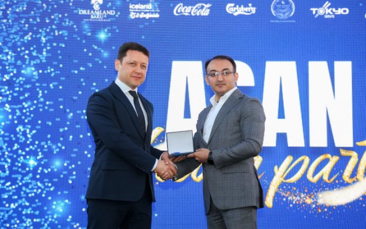 Coca Cola şirkətinin rəsmisi Elşad Fərzəliyevə dövlət medalı təqdim olunub - FOTOLAR