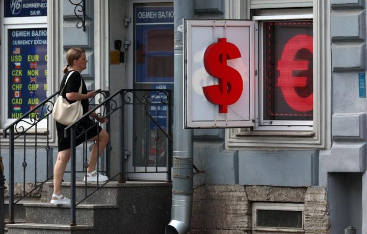 Moskva birjasında avronun məzənnəsi iyulun 14-dən bəri ilk dəfə 100 rubldan aşağı düşüb