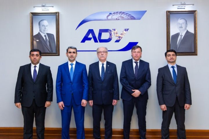 ADY-də Dəmir Yolları Əməkdaşlıq Təşkilatının rəhbəri ilə regional dəmiryol məsələləri müzakirə edilib