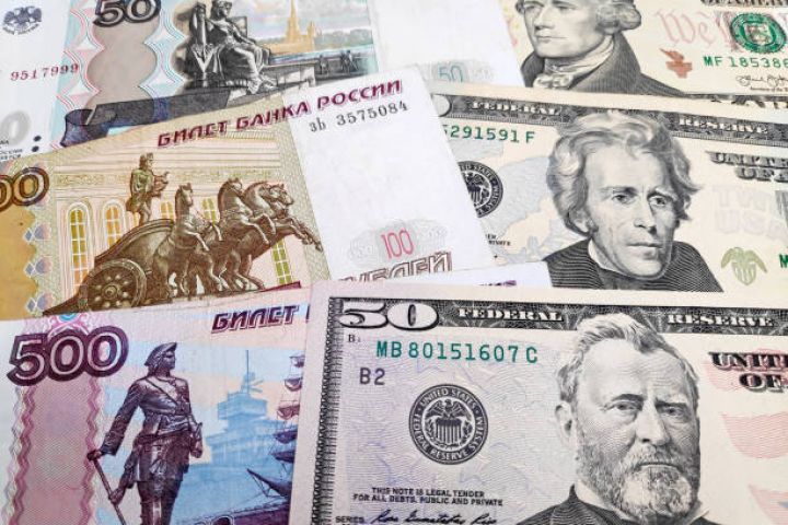 Moskva birjasında hərracların açılışında dolların məzənnəsi yüksəlib