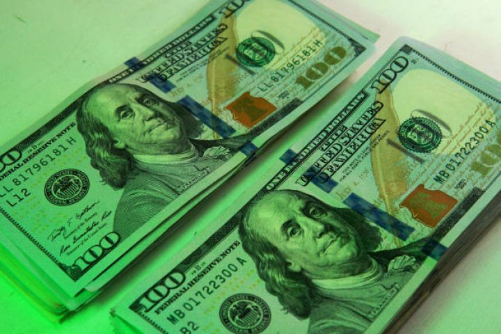 "Fitch Ratings"dən Dollar/Manat məzənnəsilə bağlı proqnoz