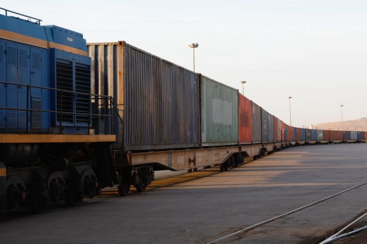 ADY  296 blok-qatar qəbul edib