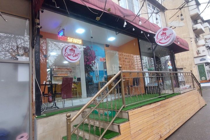 “Qat-Qat Cake Shop” şirniyyat mağazasında yararsız məhsullar aşkarlanıb, rəhbərliyi cərimələnib