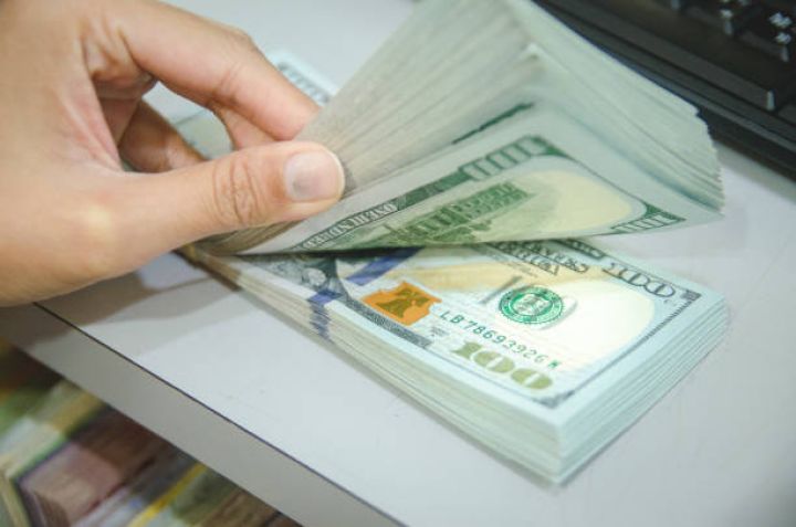 Mərkəzi Bank "Zuhur” şirkətinin vəzifəli şəxsini 32,8 min manat cərimələdi