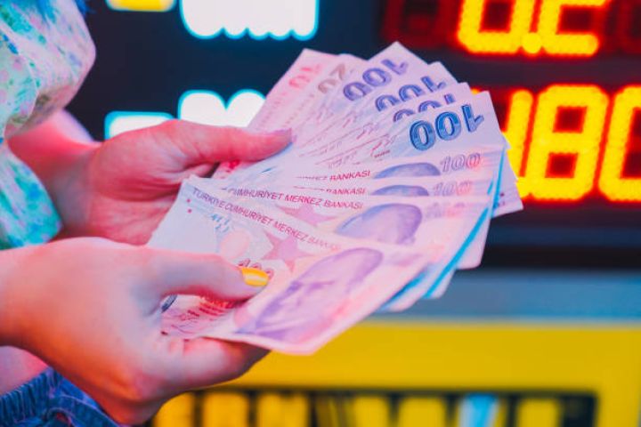 Dollar/Türkiyə Lirəsi məzənnəsində yeni rekord