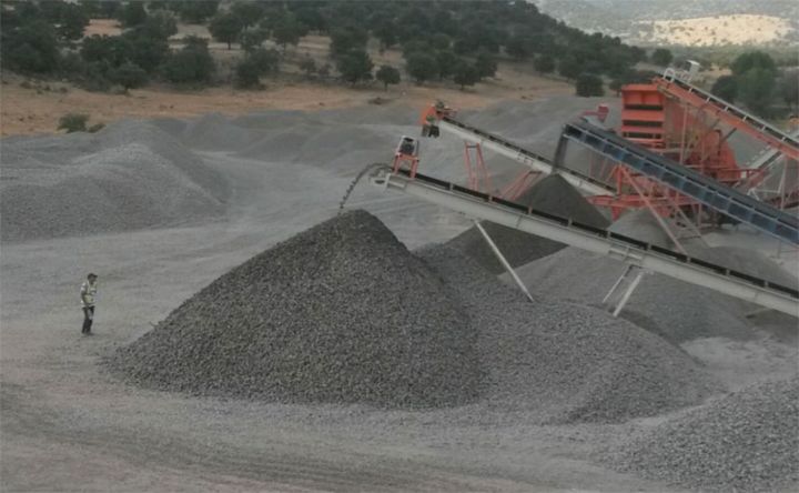 Qum, çınqıl, gil, qranodiorit, andezit yataqları bu şirkətlərə verildi