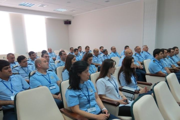 Azərbaycanda vergi işçiləri and içəcək