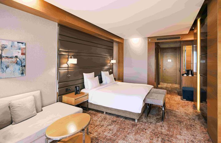 İsveçrə brendinin Bakıda ilk hoteli açıldı