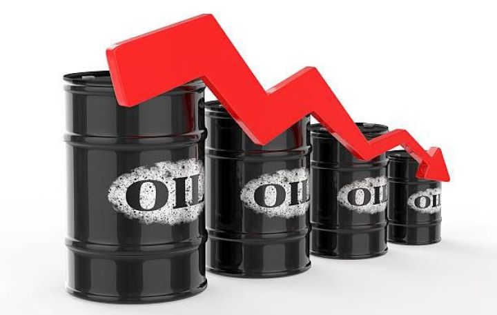 Tənəzzül ilə bağlı narahatlıqlar artdığından neft ucuzlaşır
