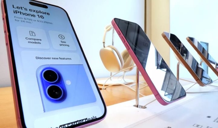 iPhone satışları artıb, Apple şirkəti daha çox gəlir və mənfəət əldə edib