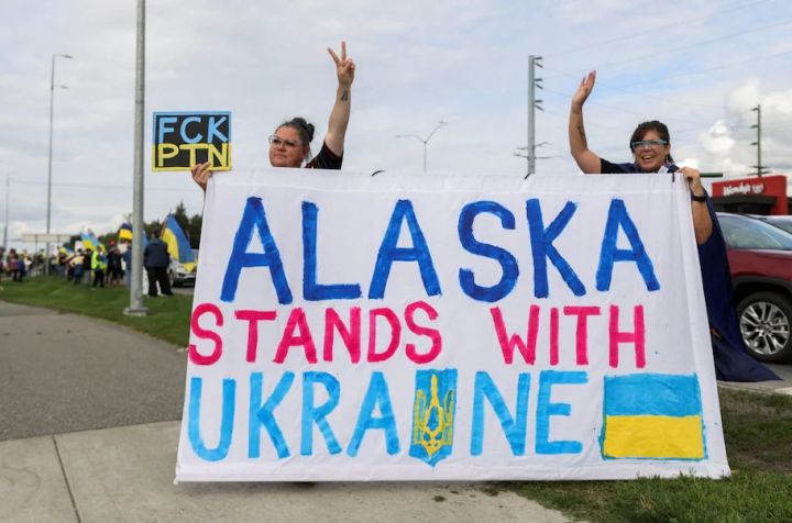 Putin, iqtisadiyyatı xeyli zəifləmiş vəziyyətdə Alyaskaya gəlir