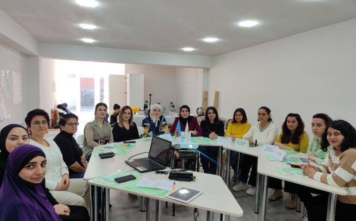 Azercell şəkili qadın sahibkarları dəstəkləyir