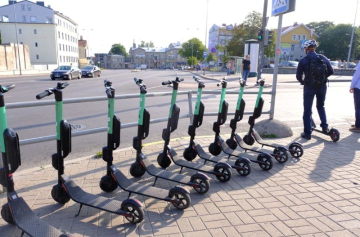 Yol Polisi skuterlə hərəkət edənlərə xəbərdarlıq etdi