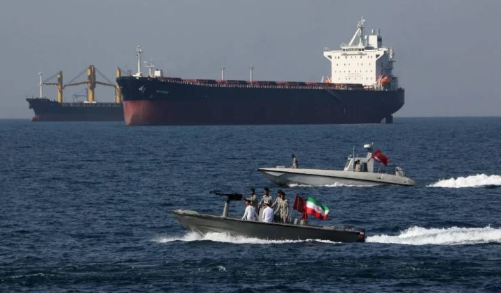 KİV: İran Hörmüz boğazını bağlamağı ciddi şəkildə düşünür