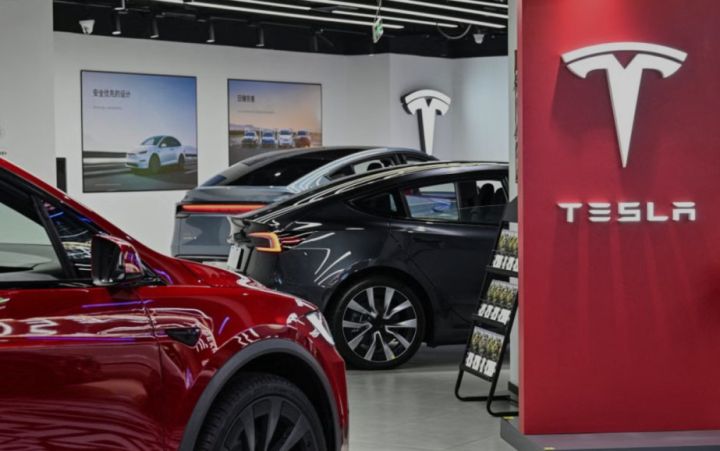 Böyük Britaniyada “Tesla” satışları yarıbayarı azalıb