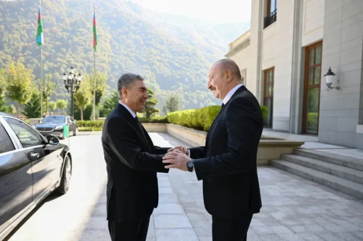 İlham Əliyev Qurbanqulu Berdiməhəmmədov ilə görüşüb