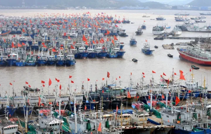 Çində qasırğa ilə əlaqədar üç limanın fəaliyyəti dayandırılıb