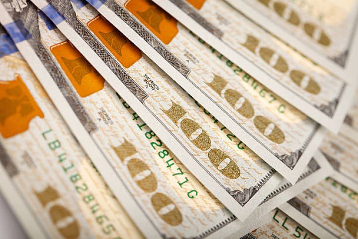 Cari əməliyyatlar balansında 6 ay ərzində 2.3 milyard dolları müsbət saldo qeydə alınıb