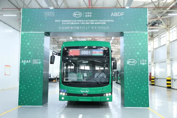 Sumqayıtda yığılan ilk elektrik avtobusu “BakuBus”a təqdim olunub