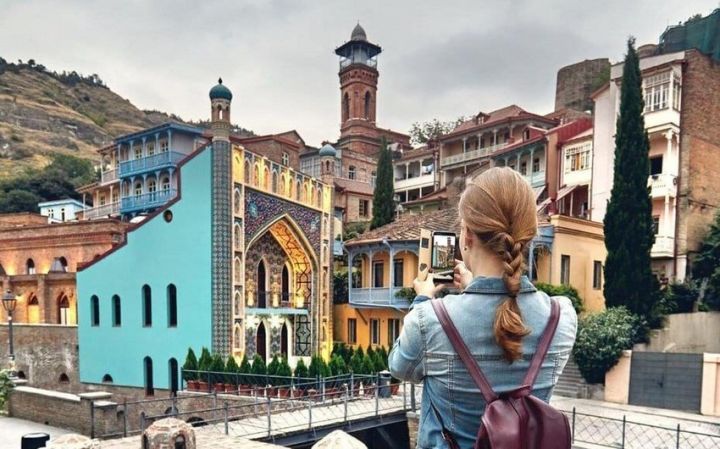 Gürcüstan turizm gəlirlərini 7 %-dən çox artırıb