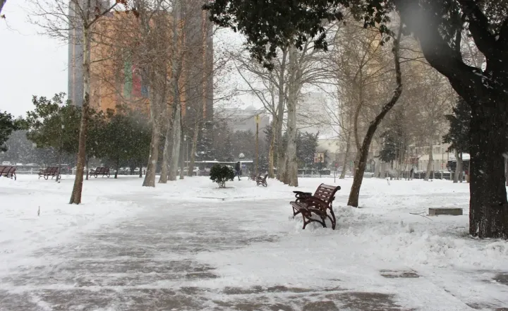 Sabah Bakıya sulu qar, bəzi rayonlara qar yağacaq
