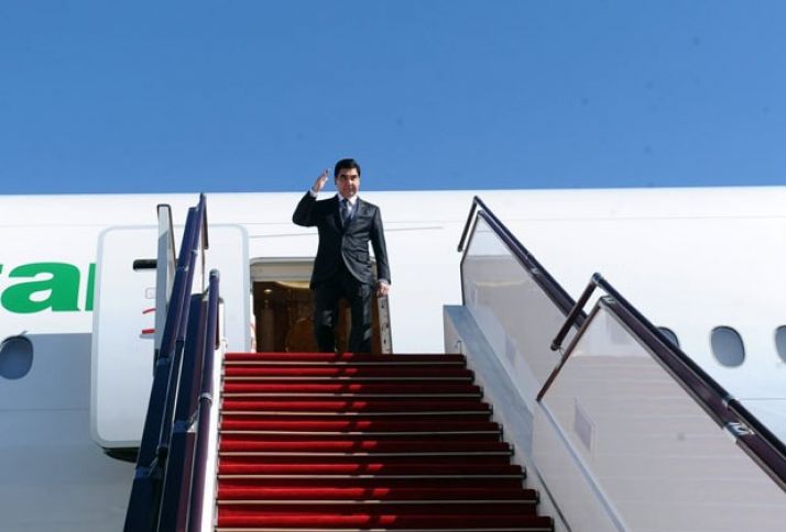 Qurbanqulu Berdiməhəmmədov Azərbaycana rəsmi səfərə gəlib