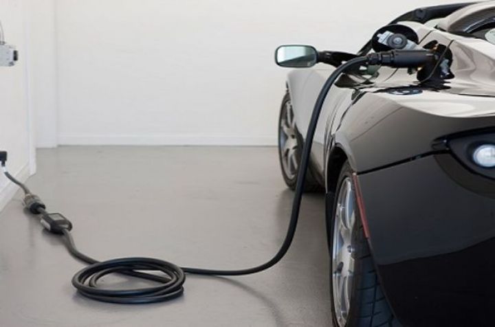 "Elektromobillər neftə tələbi 15% azaldacaq"