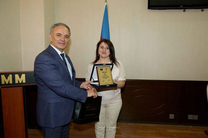 “Veysəloğlu” şirkətlər qrupu jurnalistləri mükafatlandırdı