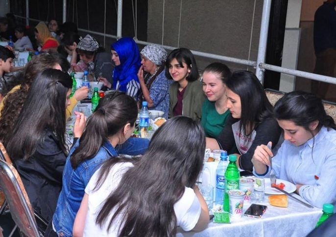 “Kristal Abşeron” 400-dən artıq sakin üçün iftar süfrəsi təşkil etdi
