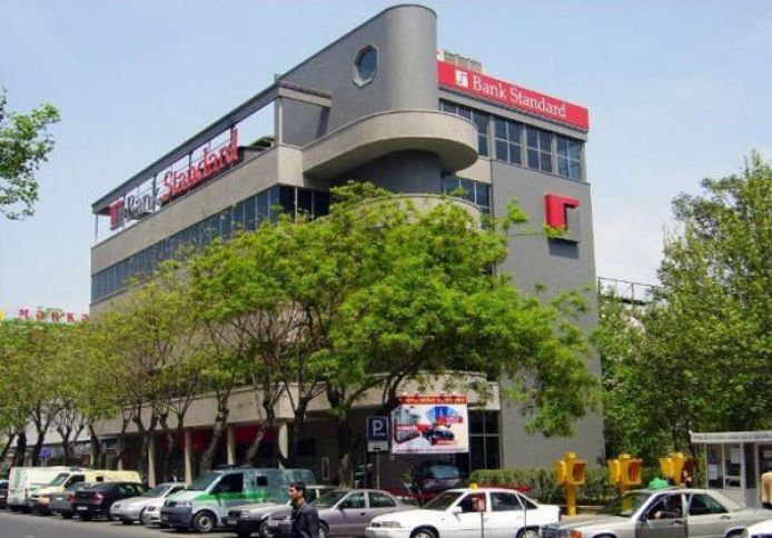 Bağlanmış bankın baş ofisinin binası satılır