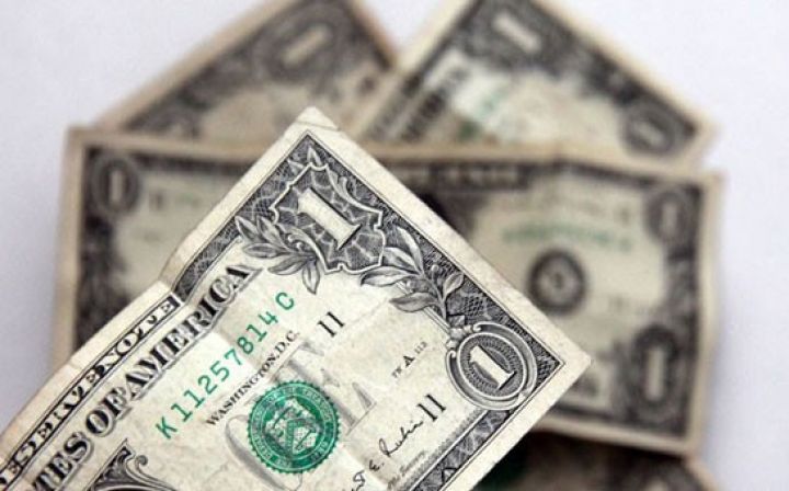 Dollar bütün mühüm valyutalar qarşısında ucuzlaşır   