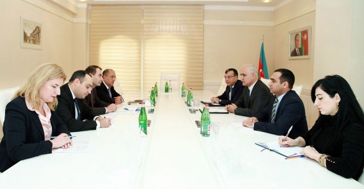 AYİB Azərbaycanla "banklara maliyyənin ayrılması" üzrə əməkdaşlıq edə bilər