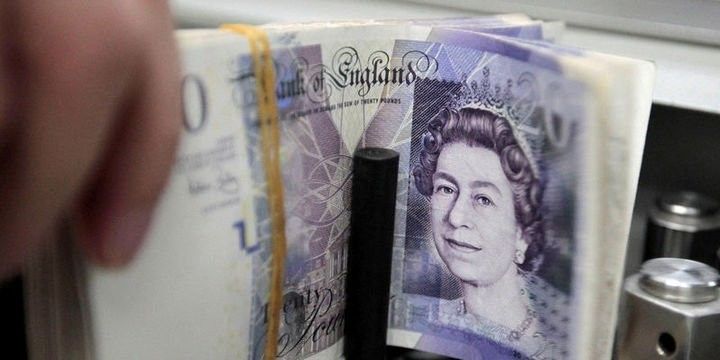 Funt-sterlinq "Brexit böhranı" ardından kəskin düşdü