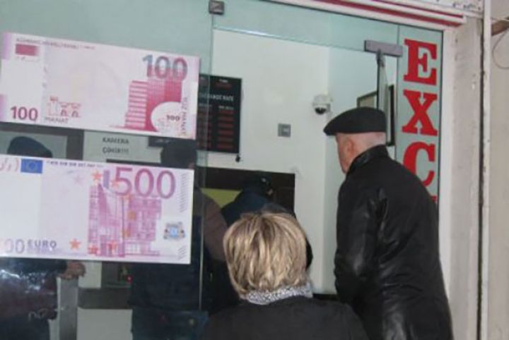 Vətəndaş valyutanı ucuz satıb, baha  alır - VƏZİYYƏT DƏYİŞƏ BİLƏR