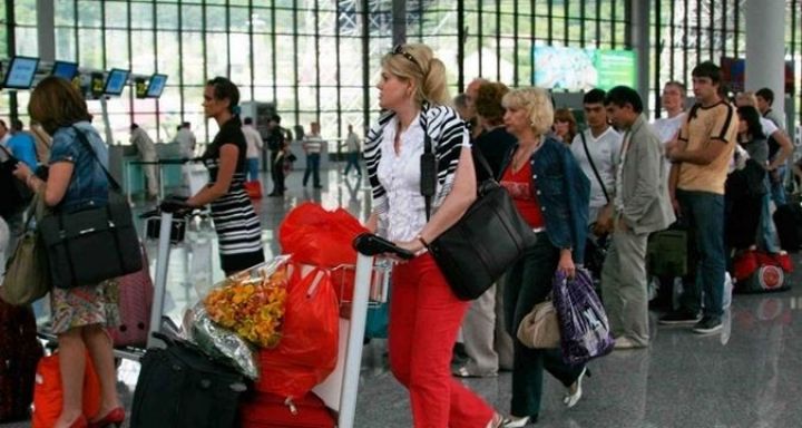 Xaricə gedən azərbaycanlı turistlərin sayı azalıb 