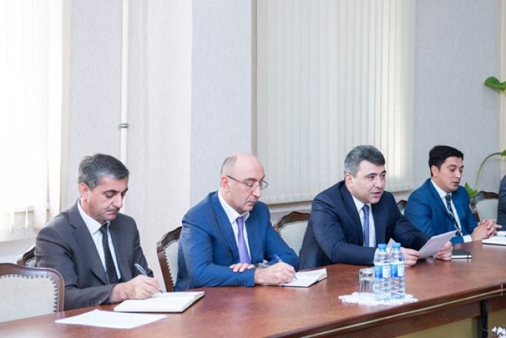 Nazir meyvə-tərəvəz istehsalçıları ilə görüşdü