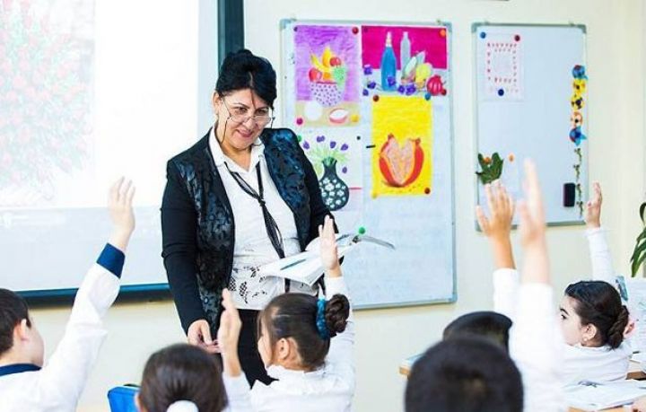 Müəllimlərin dörddə biri 300 manata qədər maaş alır