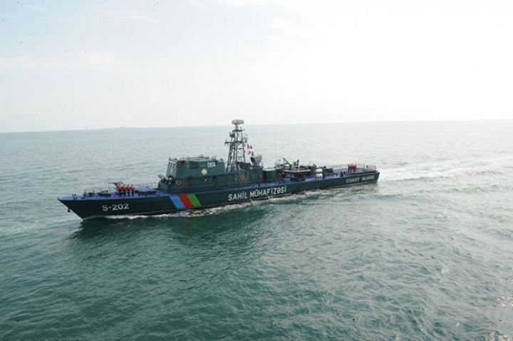 Azərbaycan Xəzərdə xəbərdarlıq atəşi açdı